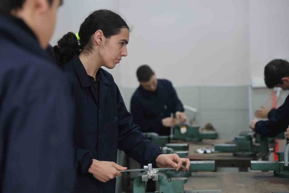 Konya'nın 'fabrika okulu' 12 milyon lira ciroya ulaştı