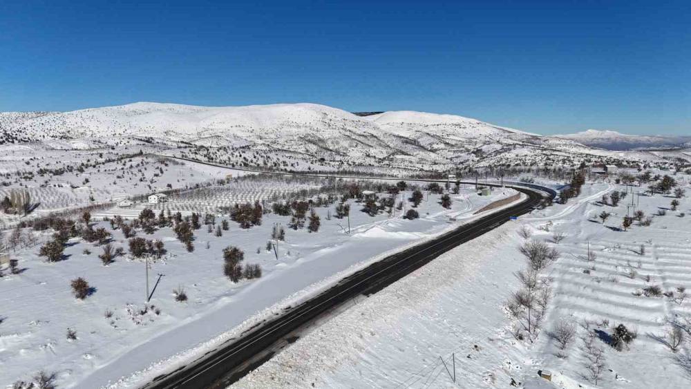 Toroslarda beyaz bereket! Hadim kirazı kara doydu
