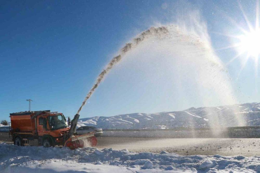 Toroslarda beyaz bereket! Hadim kirazı kara doydu