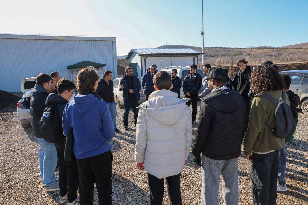 Selçuklu Belediyesi kompost üretim tesisi öğrencilere anlatıldı