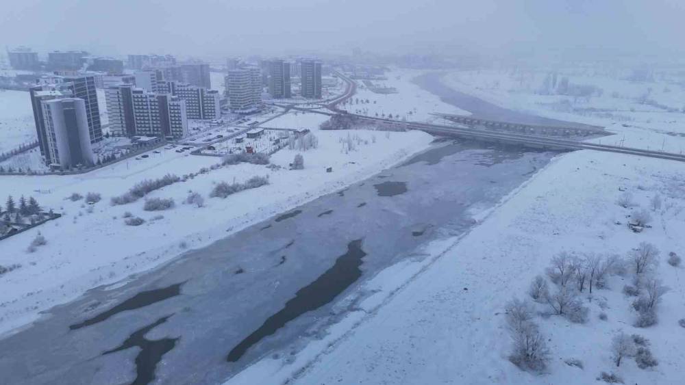 Yakutistan değil Sivas: Şehirde hayat dondu