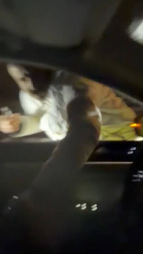 Konya merkezde 'yol verme' kavgasında 2 kişi bıçaklandı; olay kamerada