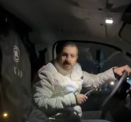 Konya merkezde 'yol verme' kavgasında 2 kişi bıçaklandı; olay kamerada