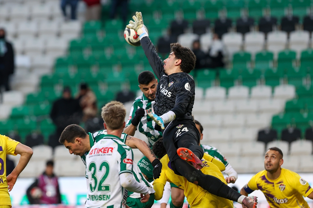 aa-20260119-40303913-40303906-tumosan-konyaspor-ikas-eyupspor.jpg