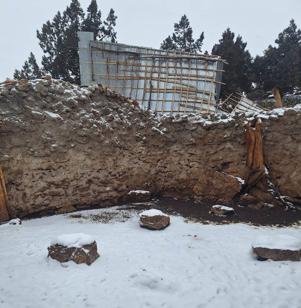 Bozkır'da fırtına dehşeti... Ahırın çatısı uçtu, hayvanlar tahliye edildi