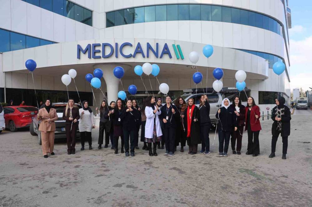 Konya'da gökyüzüne farkındalık balonları bırakıldı... Rahim ağzı kanserine dikkat çekildi