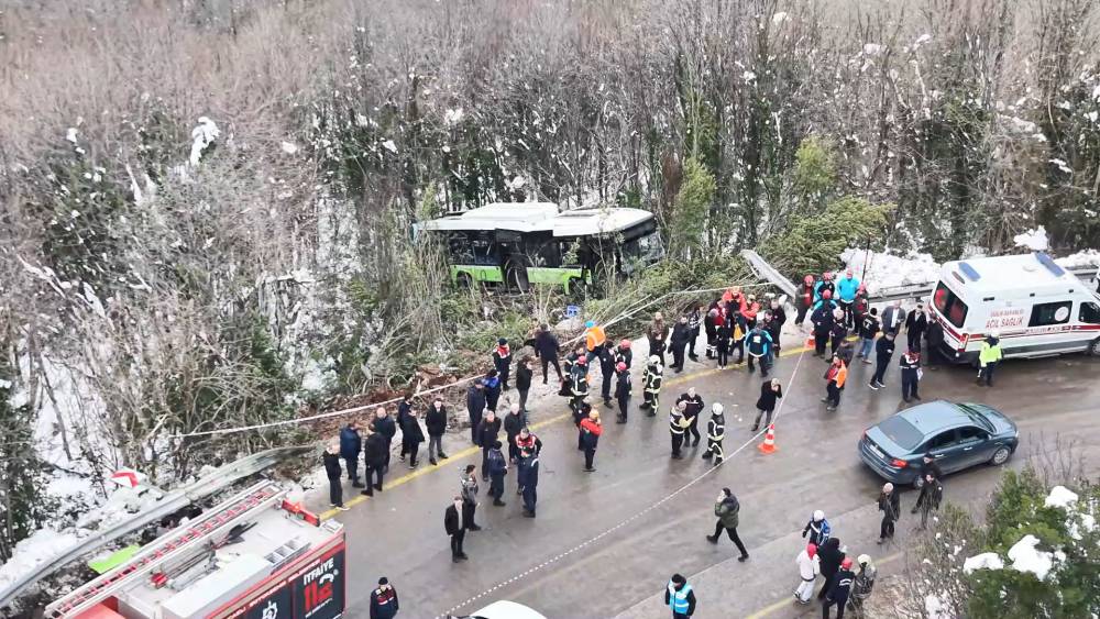 Belediye otobüsü şarampole devrildi: 12 yaralı