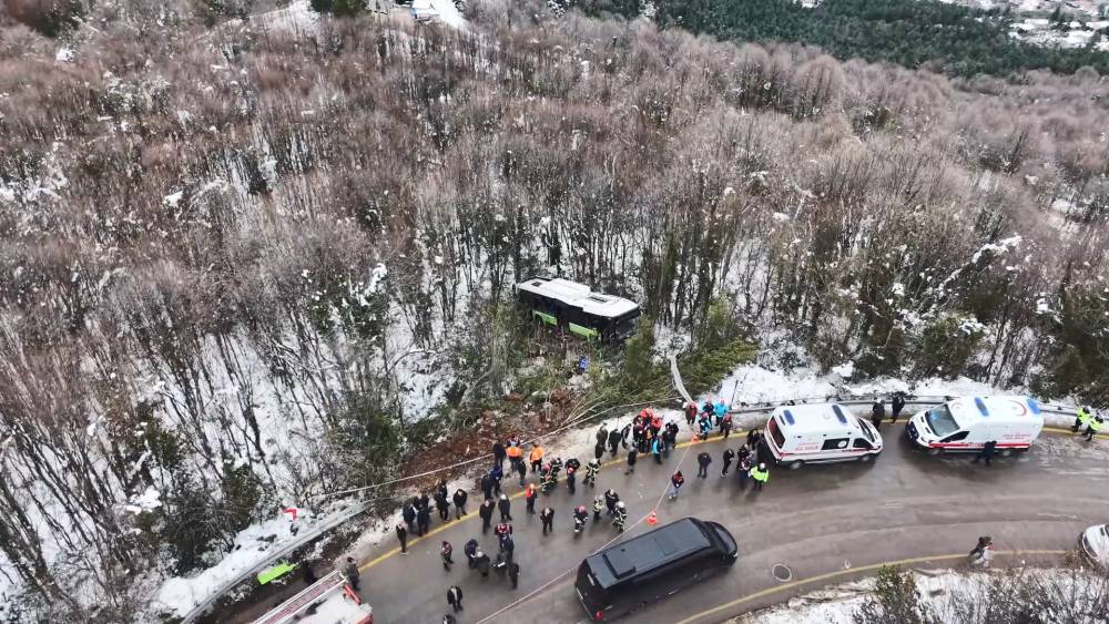 Belediye otobüsü şarampole devrildi: 12 yaralı