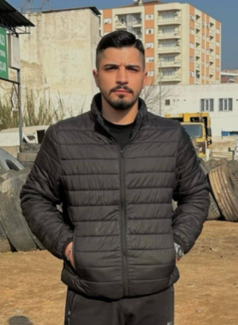 Hafif ticari araç takla attı... 22 yaşındaki genç hayatını kaybetti