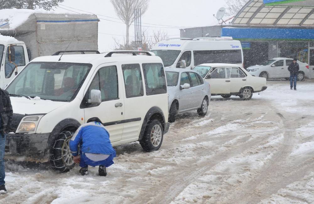 Sertavul geçidi’nde kar engeli! Tır ve kamyon geçişleri durduruldu