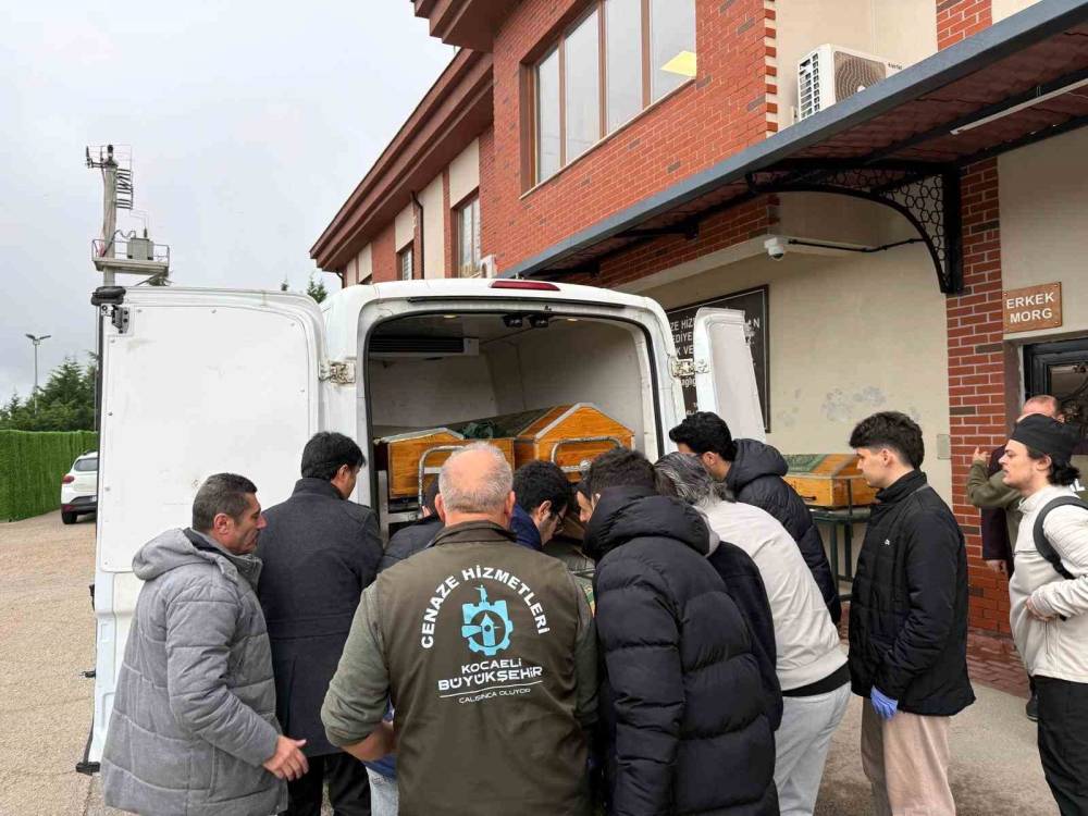 Kimsesiz vatandaş defnedildi, öğrenciler eşlik etti