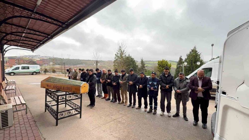 Kimsesiz vatandaş defnedildi, öğrenciler eşlik etti