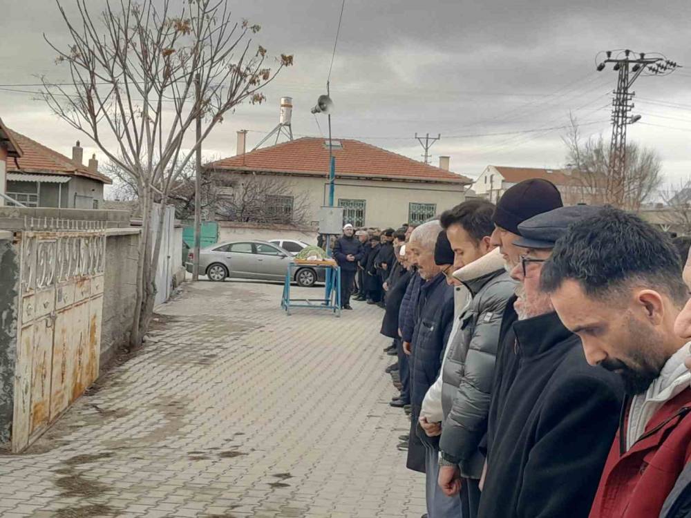 Konya’da kurşunların hedefi olan gence acı veda... Babasının yanına defnedildi