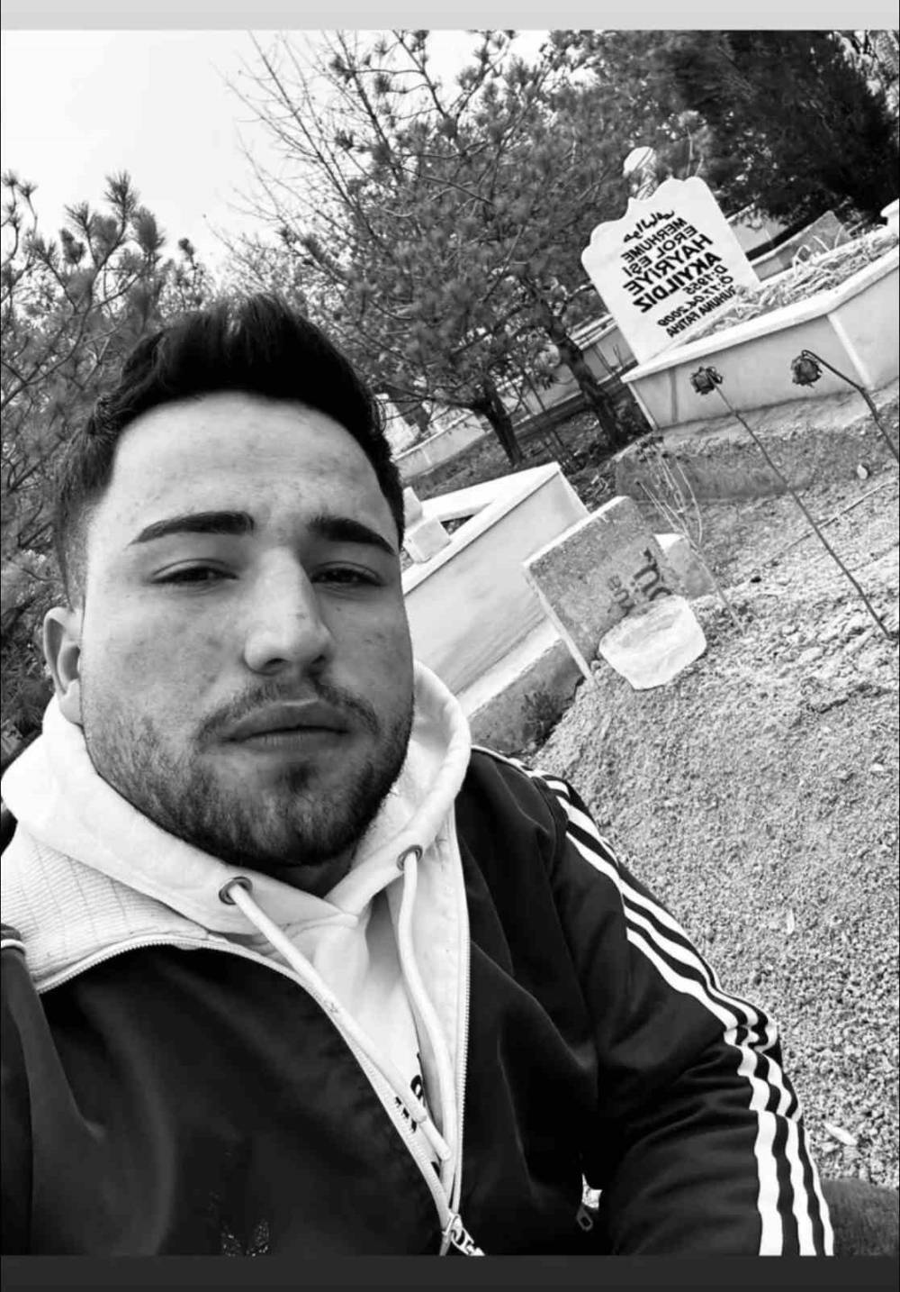 Konya’da kurşunların hedefi olan gence acı veda... Babasının yanına defnedildi