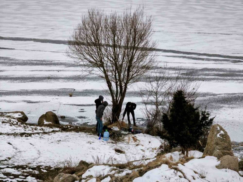 Konya'daki gölet buz tuttu