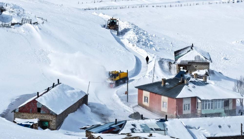 1,5 metreyi bulan karla mücadele