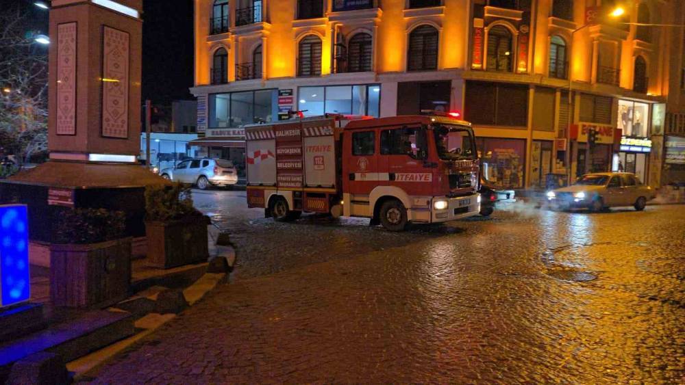 Balıkesir’de 5 büyüklüğünde deprem: Çevre illerde de hissedildi