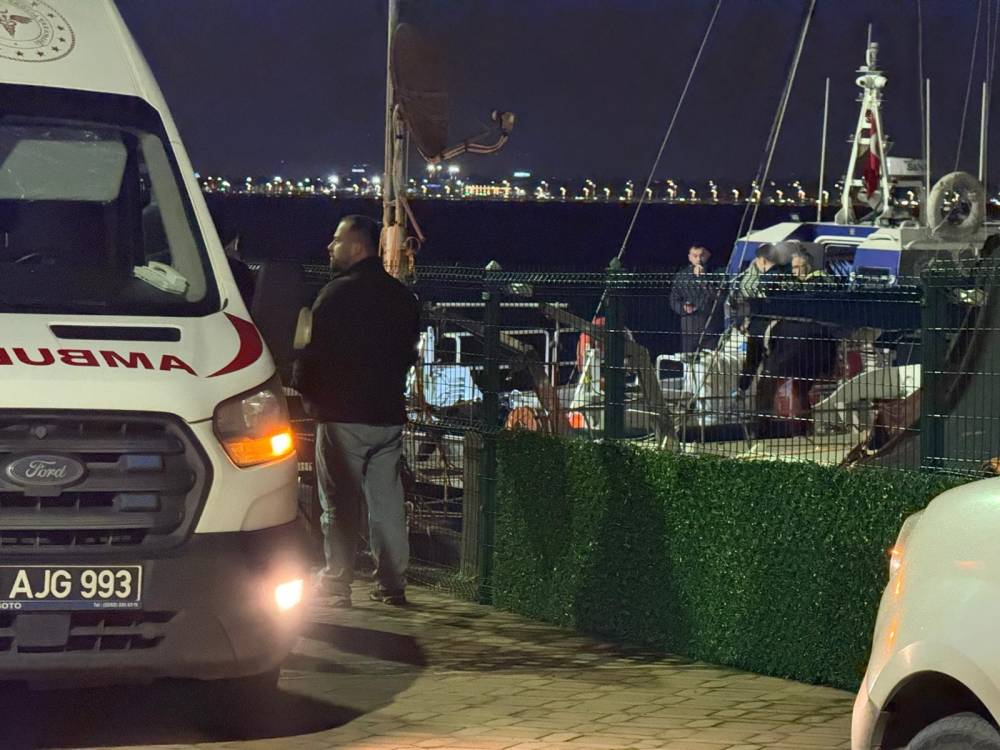 Denizde dalgıç kıyafetli erkek cesedi buldu