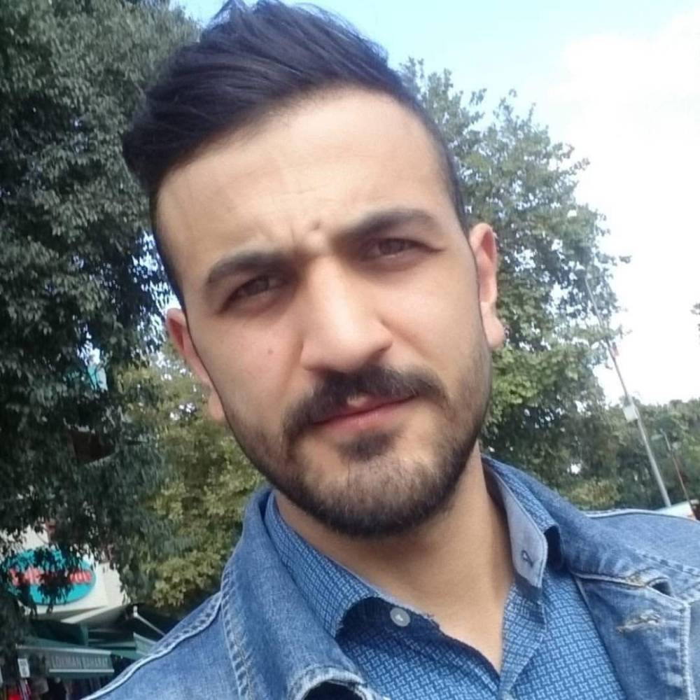 Otomobilin tıra ok gibi saplandı