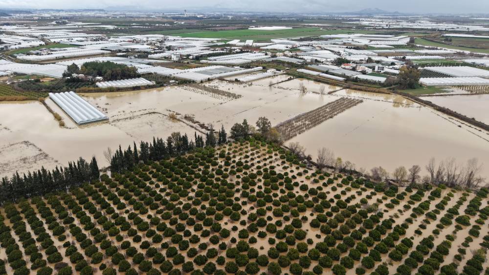 Tarım alanları su altında kaldı
