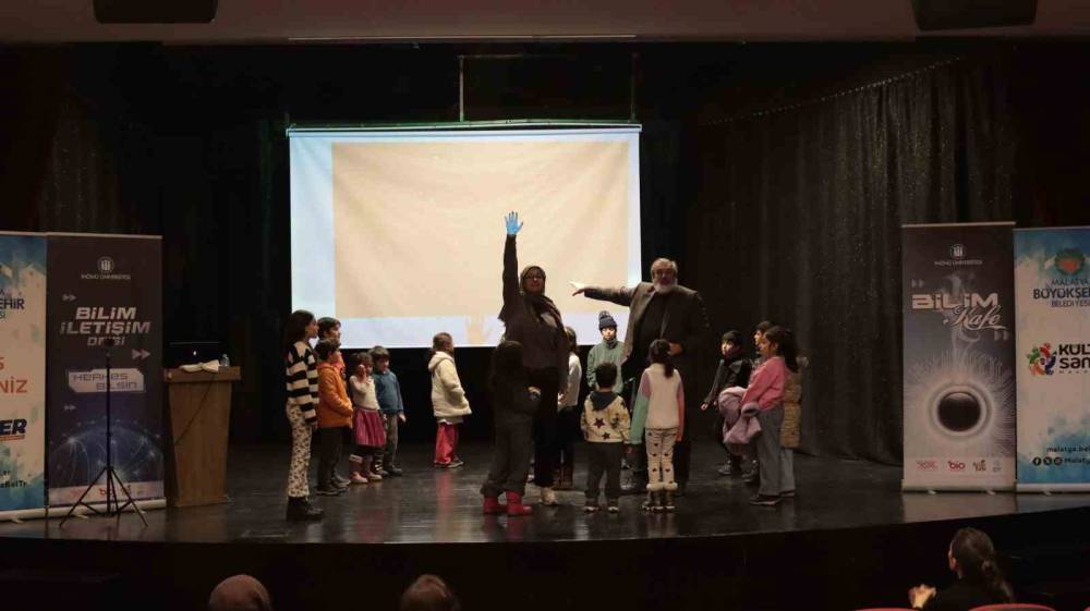 Üç kuşağı bir araya getiren bilim kafe