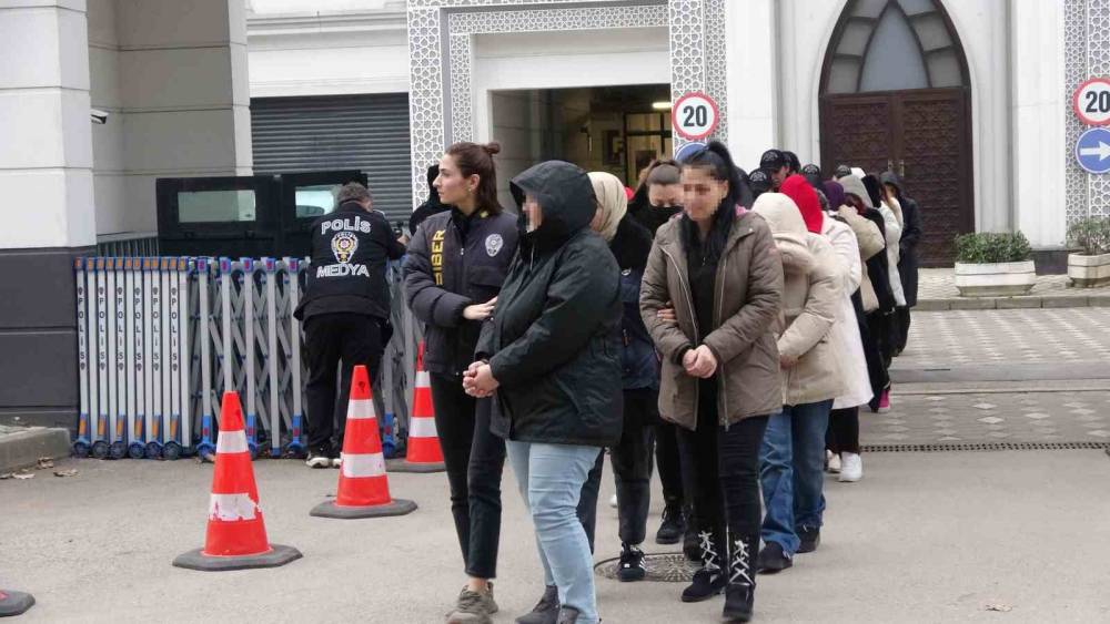 Yapay zekalı vurgun! Kadın olup...