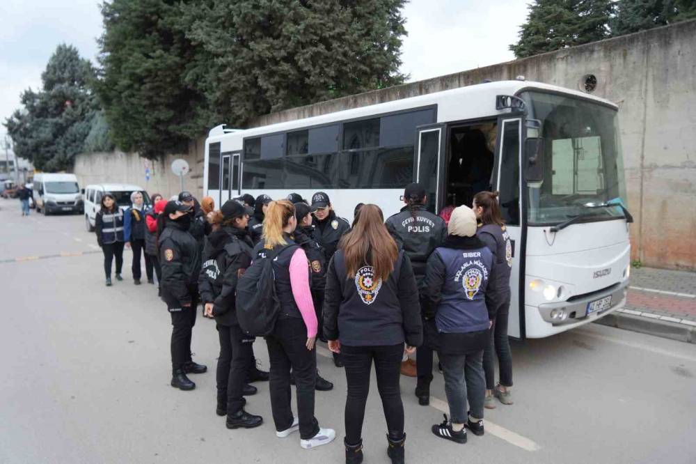 Yapay zekalı vurgun! Kadın olup...