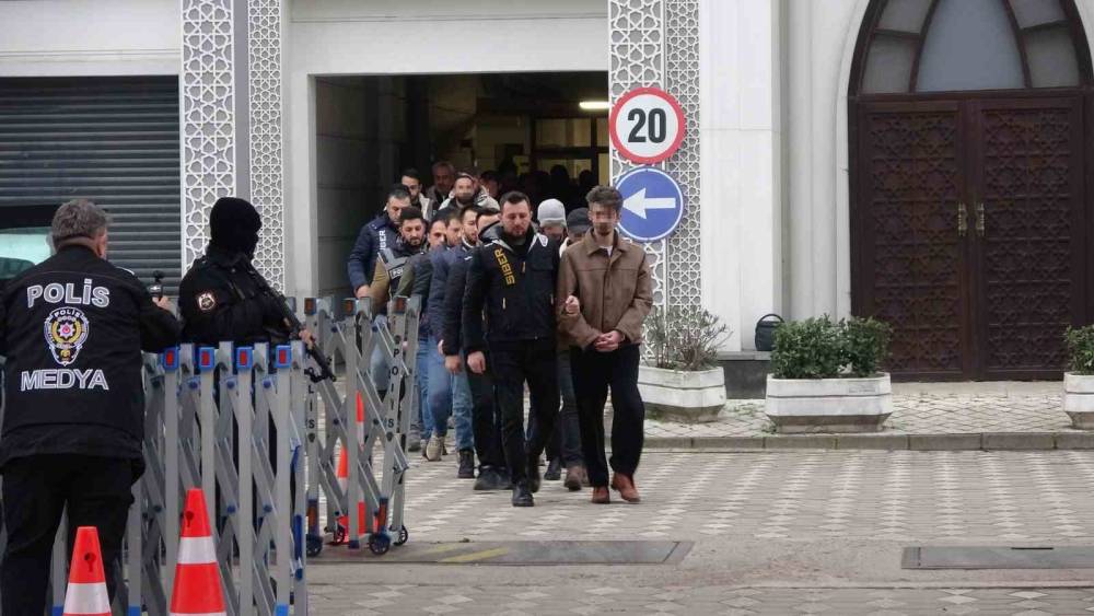 Yapay zekalı vurgun! Kadın olup...