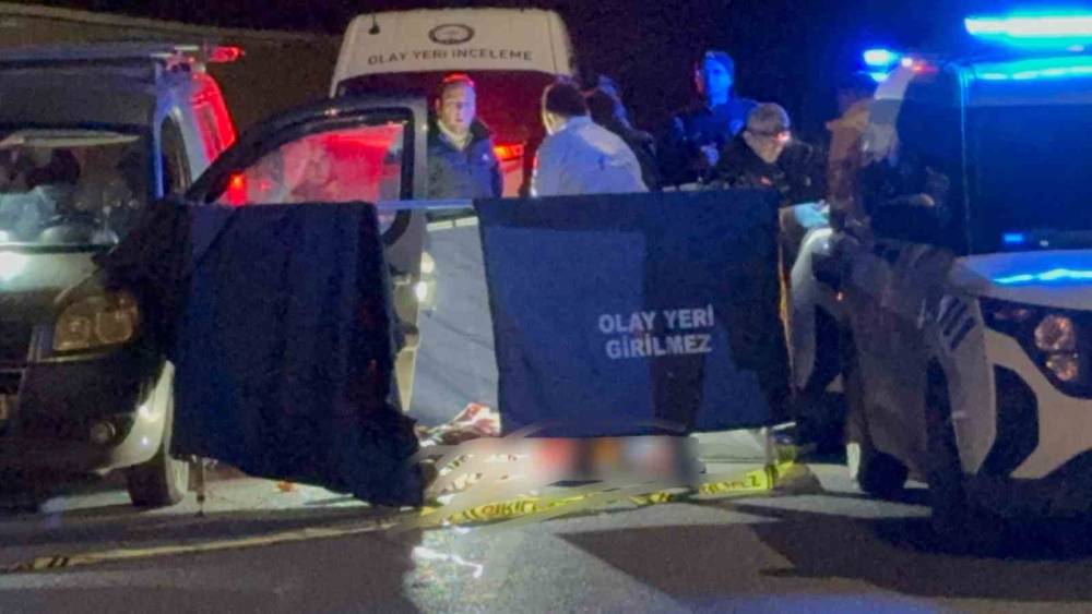 Evli kadın, yasak ilişki yaşadığı evli sevgilisini boğazını keserek öldürdü