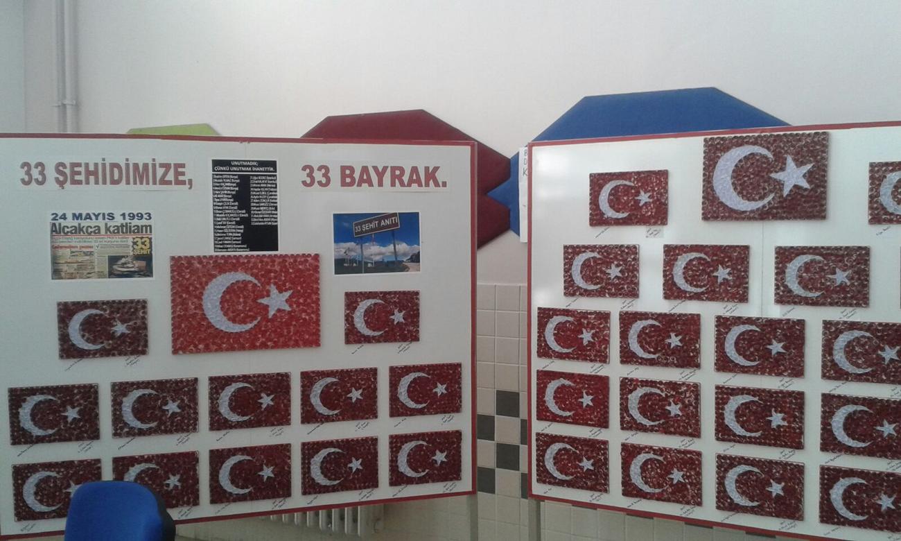 33-ogrenci-33-bayrak-(3).jpg