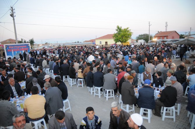 7-mahalle-akorenkisla-iftar-programinda-bulustu-1.jpg
