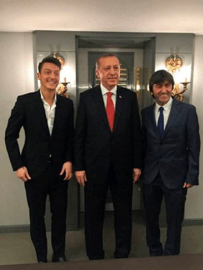 acun-ilicali-ve-mesut-ozilin-erdogan-ziyareti-2.jpg
