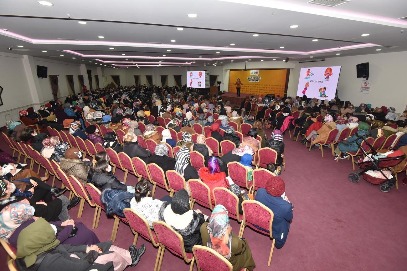aile-egitimci-bulusmalari-seminerlerine-ilgi-yogun-3.JPG