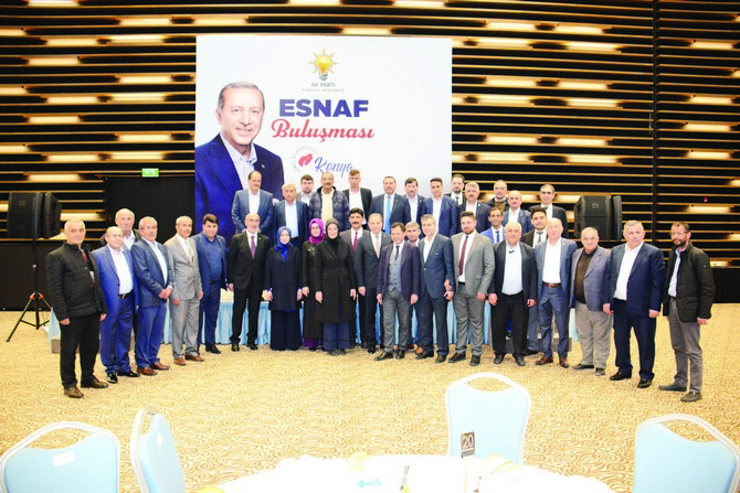 ak-parti-esnafla-bulustu-1.JPG