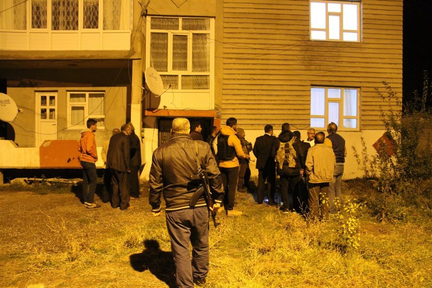 ak-parti-genclik-kollari-baskaninin-evine-bombali-saldiri.jpg ak-parti-genclik-kollari-baskaninin-evine-bombali-saldiri.jpg