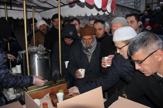 ak-parti-karatay-genclik-kollari-sabah-namazinda-bir-araya-geldi-(2).jpg