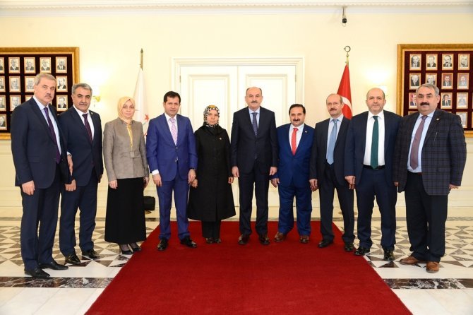 ak-parti-konya-milletvekillerinden-bakanlara-ziyaret--(2).jpg