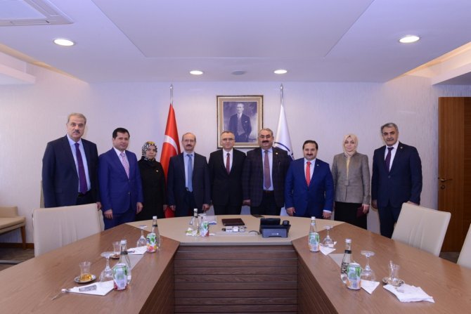 ak-parti-konya-milletvekillerinden-bakanlara-ziyaret--(3).jpg