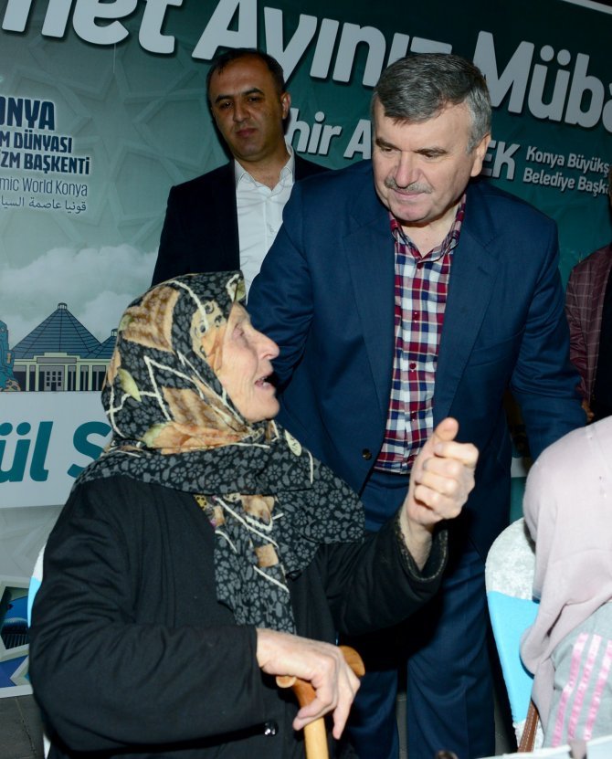 akyurek,-huzurevi-sakinleri-ve-cocuklarla-iftarda-bulustu-2.jpg