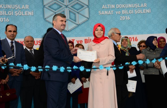 altin-dokunuslar-turk-islam-sembolleri-sergisi-acildi-2.jpg