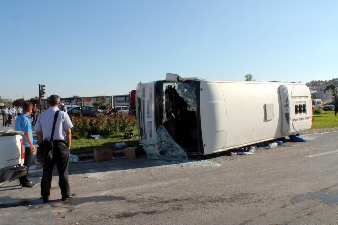 ambulansa-yol-veren-isci-servisine-tir-carpti.jpg