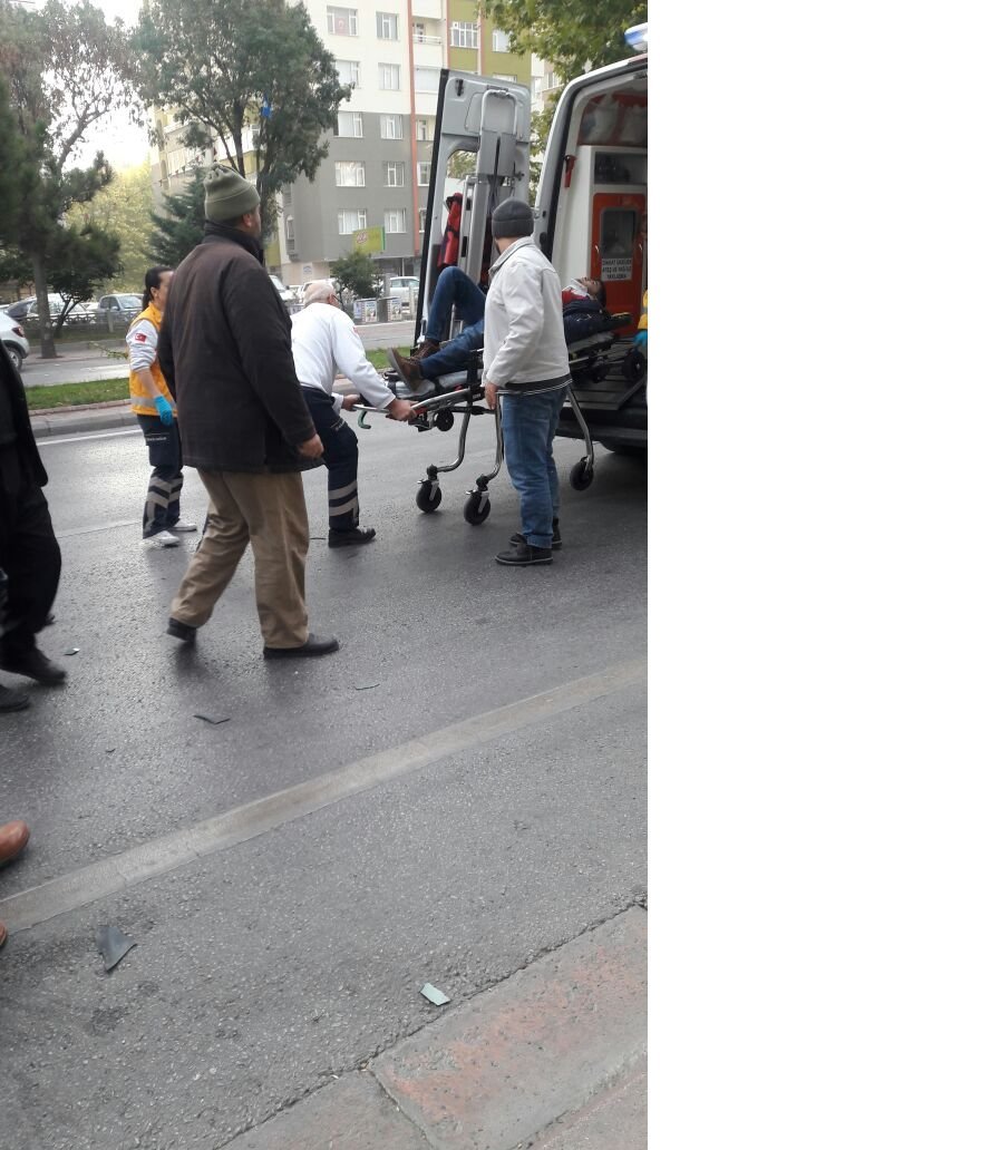 ankara-caddesinde-kaza!-1-yarali-1.jpeg