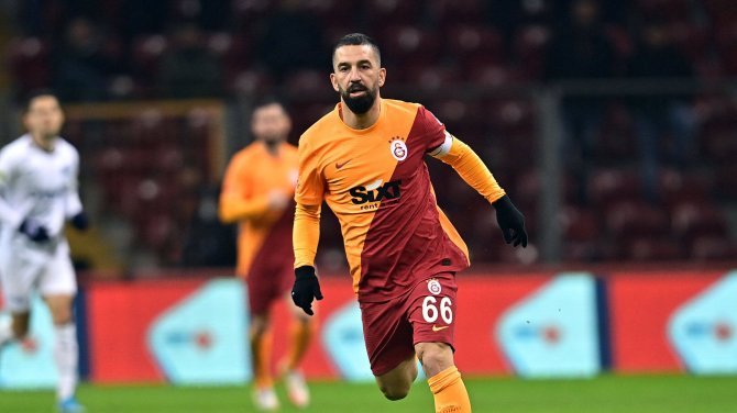 arda-turan-galatasaray-2021-2022-1648648927-82942.jpg