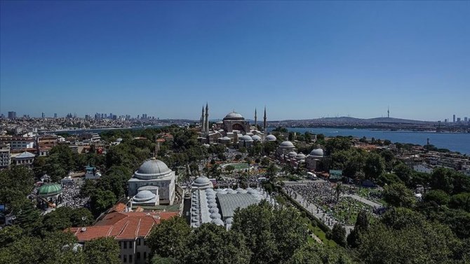 ayasofya-i-kebir-cami-i-serifinde-ezan-okundu.jpg