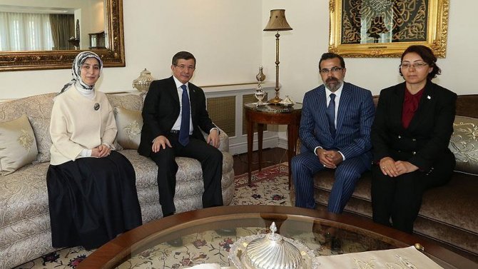 basbakan-davutoglu,-ozgecan-aslanin-ailesi-ile-gorustu.jpg