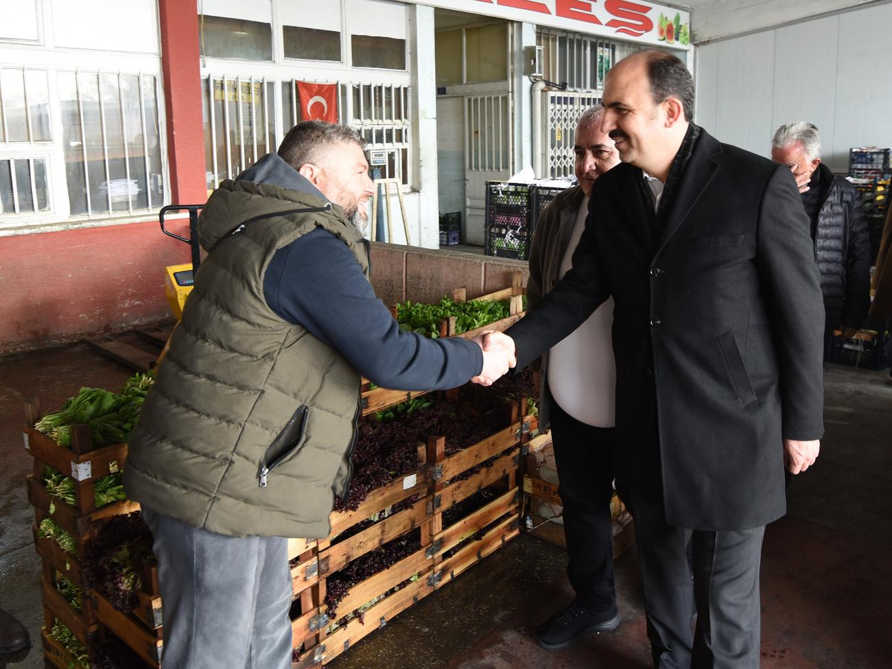baskan-altay-hal-esnafiyla-bulustu-3.jpg