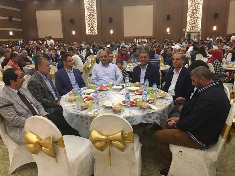 baskan-hancerli-belediye-calisanlari-ile-iftarda-biraraya-geldi-(1).jpg