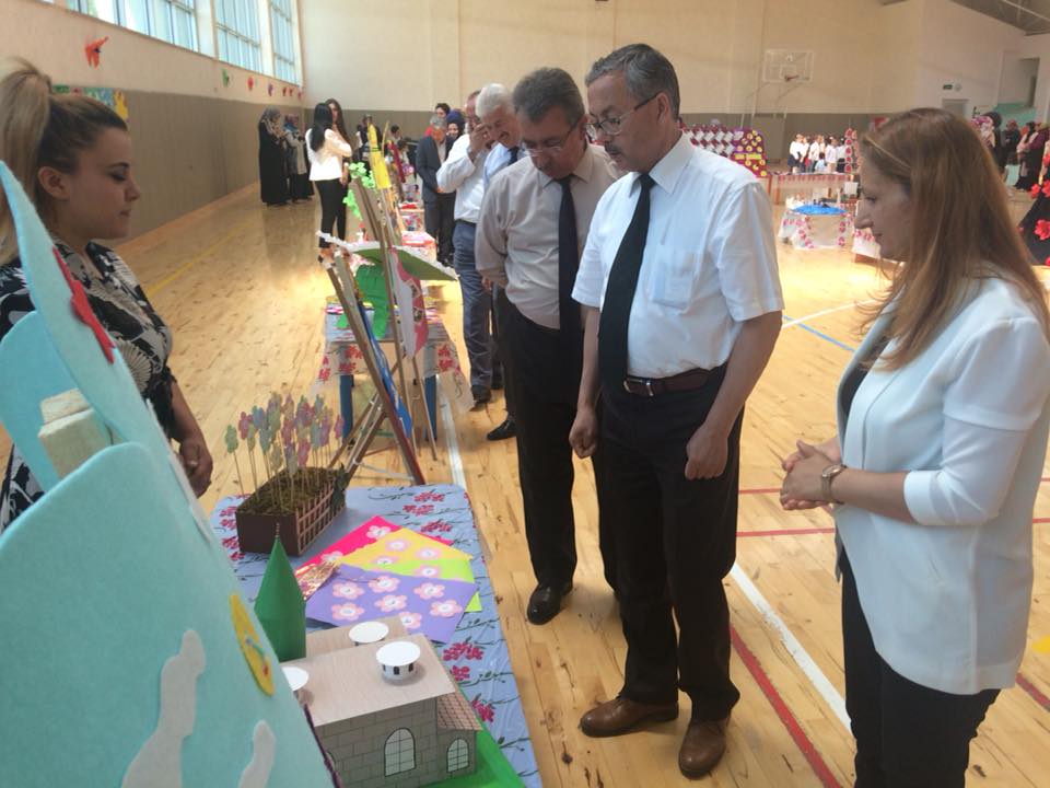 baskan-hancerli-ogrencilerin-duzenledigi-bilim-sergilerini-ziyaret-etti-(3).jpg