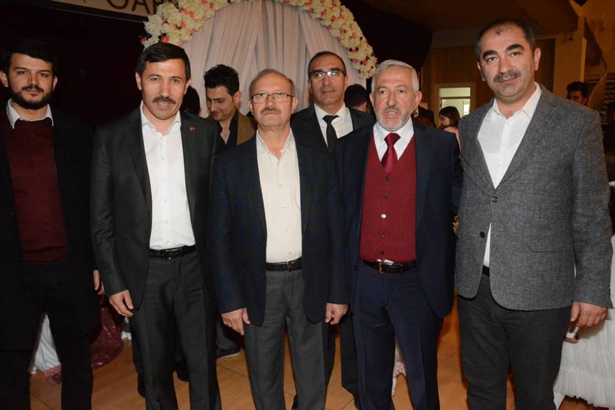 baskan-hasan-kilca-hale-ve-ibrahim-ethem-topal-ciftinin-nikahini-kiydi-4.jpg
