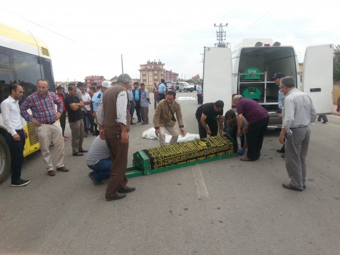 belediyesi-otobusu-motosiklete-carpti-1.jpg belediyesi-otobusu-motosiklete-carpti-1.jpg